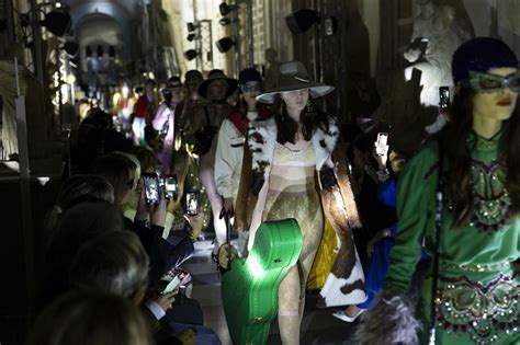 gucci sfilata musei capitolini|La sfilata di Gucci ai Musei Capitolini di Roma .